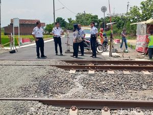 Palang Perlintasan KA di Jalan Lingkar Timur Delanggu Klaten Mulai Dibangun Palang Perlintasan KA di Jalan Lingkar Timur Delanggu Klaten Mulai Dibangun
