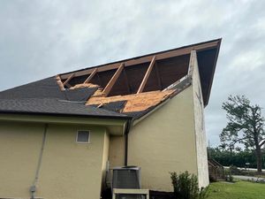Cerita Gereja Selamat dari Badai Milton, Masih Berdiri Usai Dihantam Tornado Cerita Gereja Selamat dari Badai Milton, Masih Berdiri Usai Dihantam Tornado