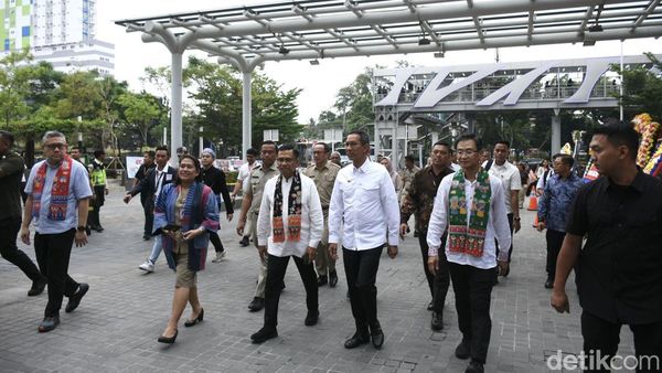 Heru Budi Resmikan JPO Tanjung Barat, Permudah Akses Transportasi