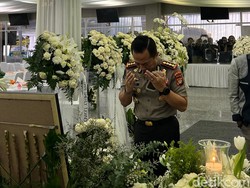 Kombes Ade Ary Melayat Almarhum Benny Laos: Beliau Orangnya Ramah