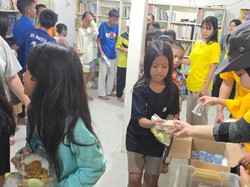 KB Bank & Afiliasi KBFG di RI Beri Kotak Makan Siang ke Anak Kurang Mampu