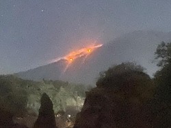Kebakaran di Gunung Agung Meluas, BPBD Rancang Hujan Buatan