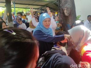 Datangi Pabrik Biskuit di Sidoarjo, Khofifah Ajak Buruh Cari Income Tambahan Datangi Pabrik Biskuit di Sidoarjo, Khofifah Ajak Buruh Cari Income Tambahan
