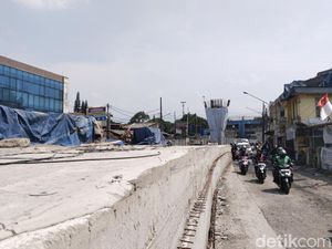 Uji Nyali Kesabaran Hati di Perlintasan Bandung-Cimahi Uji Nyali Kesabaran Hati di Perlintasan Bandung-Cimahi