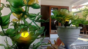 Sulap Galon Bekas Jadi Lampu Hias Cantik