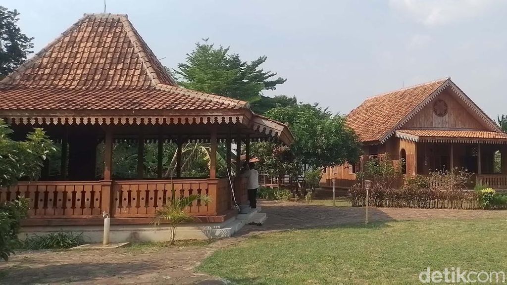 Melihat Deretan Rumah Betawi di Setu Babakan Melihat Deretan Rumah Betawi di Setu Babakan