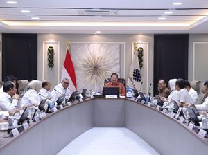 Airlangga Ngantor di Kemnaker, Langsung Gelar Rapat Pimpinan Airlangga Ngantor di Kemnaker, Langsung Gelar Rapat Pimpinan
