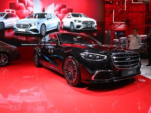 Mobil Rp 2,9 M buat Tamu Pelantikan Prabowo-Gibran Mobil Rp 2,9 M buat Tamu Pelantikan Prabowo-Gibran