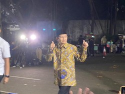 Nasaruddin Umar Calon Menteri Acungkan 2 Jempol Tiba di Rumah Prabowo