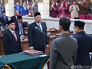 Sah! Anton-Stanis Klau Gantikan Dani-Fitria di DPRD Kota Cirebon Sah! Anton-Stanis Klau Gantikan Dani-Fitria di DPRD Kota Cirebon
