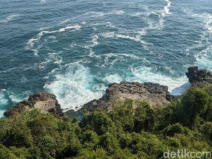Duka Wisatawan dari Medan, Ia Hilang Disapu Ombak Ganas Pantai Kedungtumpang Duka Wisatawan dari Medan, Ia Hilang Disapu Ombak Ganas Pantai Kedungtumpang