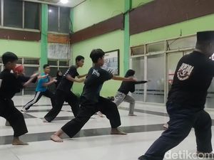 Door to Door Kenalkan Silat Betawi, Jadi Ekskul di Sekolah Door to Door Kenalkan Silat Betawi, Jadi Ekskul di Sekolah