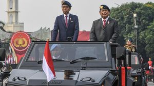 Potret Jokowi-Prabowo Naik Maung Cek Pasukan di Mako Brimob