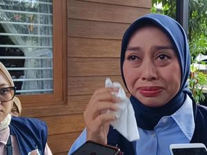 Tangis Putri Karlina Ingat Anak Saat Sibuk Kampanye Pilbup Garut Tangis Putri Karlina Ingat Anak Saat Sibuk Kampanye Pilbup Garut