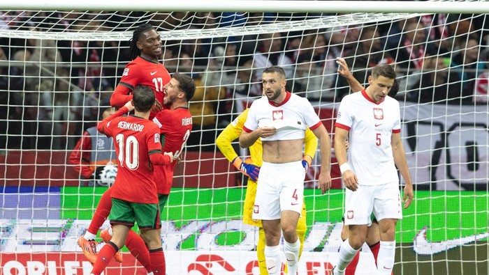 Bernardo Silva, Rafael Leao, Ruben Dias, Sebastian Walukiewicz and Jan Bednarek during the  UEFA Nations League 2024 League A Group A1 match between Poland and Portugal , at the PGE Narodowy in Warsaw, Poland, on October 12, 2024. (Photo by Andrzej Iwanczuk/NurPhoto via Getty Images)