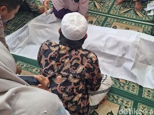 Dituduh Punya Ilmu Santet, Tukang Bakso di Bondowoso Sumpah Pocong Dituduh Punya Ilmu Santet, Tukang Bakso di Bondowoso Sumpah Pocong