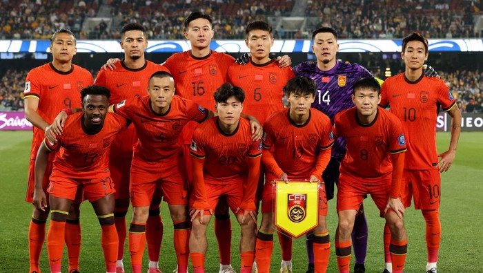 Timnas China ADELAIDE, AUSTRALIA - OCTOBER 10: Players of China line up for team photo during the third round FIFA World Cup 2026 Qualifier match between Australia Socceroos and China PR at Adelaide Oval on October 10, 2024 in Adelaide, Australia. (Photo by Zhizhao Wu/Getty Images)