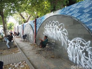 Warga Resah Banyak Gepeng dan ODGJ di Taman Kesambi Cirebon