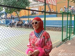 Venna Melinda Tampil Mencolok Hadiri Sidang Cerai