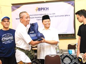 Dukung Ketahanan Keluarga, HNW Beri 3.000 Paket Sembako ke Warga Jakarta