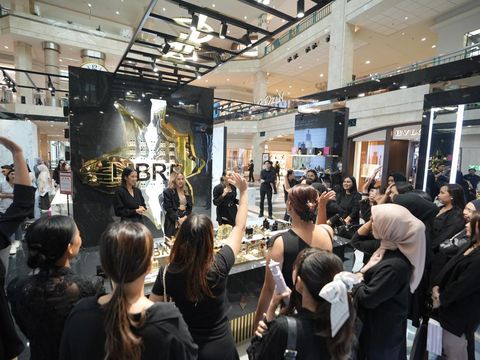 Aktivitas bersama B-NATION di pop up store YSL di Plaza Senayan Jakarta