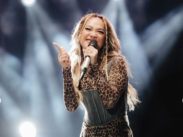 8 Adu Gaya Anya Geraldine & BCL Manggung Pakai Dress Leopard, Cantik Menawan