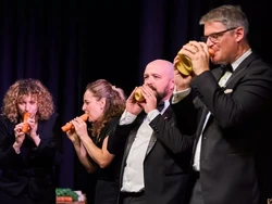 Unik! Musisi Ini Pakai Sayuran Sebagai Alat Musik