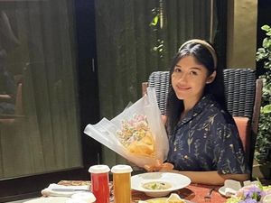 Momen Makan Seru Erina Gudono yang Baru Melahirkan Anak Pertama Momen Makan Seru Erina Gudono yang Baru Melahirkan Anak Pertama