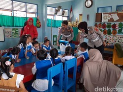 Senangnya Pelajar di Tasikmalaya Dapat Makan Sehat Gratis