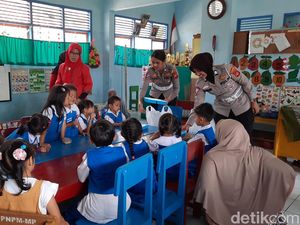 Senangnya Pelajar di Tasikmalaya Dapat Makan Sehat Gratis Senangnya Pelajar di Tasikmalaya Dapat Makan Sehat Gratis