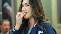 Kulineran Nafa Urbach, Makan Tempe Kemul hingga Cireng