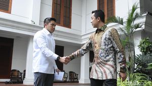 Gaya Mayor Teddy Sambut Calon Menteri-Wamen Kabinet Prabowo di Kertanegara