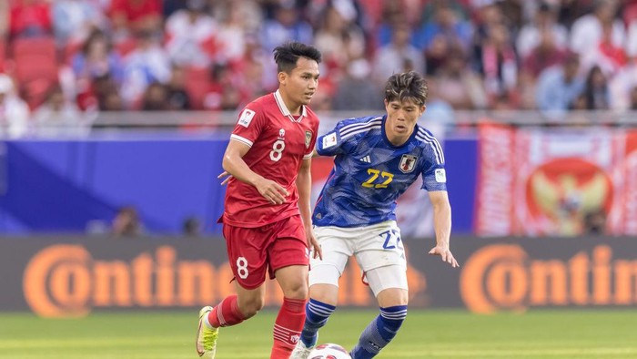 DOHA, QATAR - JANUARY 24: Takehiro Tomiyasu of Japan pressures Witan Sulaeman of Indonesia during the AFC Asian Cup Group D match between Japan and Indonesia at Al Thumama Stadium on January 24, 2024 in Doha, Qatar. (Photo by Playmaker/MB Media/Getty Images)