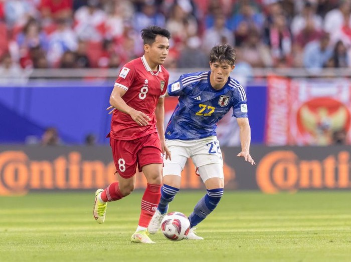 DOHA, QATAR - JANUARY 24: Takehiro Tomiyasu of Japan pressures Witan Sulaeman of Indonesia during the AFC Asian Cup Group D match between Japan and Indonesia at Al Thumama Stadium on January 24, 2024 in Doha, Qatar. (Photo by Playmaker/MB Media/Getty Images)