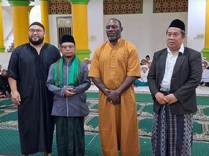 Profil Jacksen F. Tiago Legenda Persebaya yang Jadi Mualaf Profil Jacksen F. Tiago Legenda Persebaya yang Jadi Mualaf
