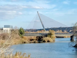 Niat Bikin Konten, Turis Inggris Tewas Jatuh dari Jembatan Setinggi 180 Meter