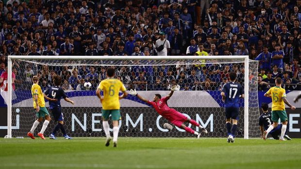 Soccer Football - World Cup - Asian Qualifiers - Third Round - Group C - Japan v Australia - Saitama Stadium 2002, Saitama, Japan - October 15, 2024  Japan's Shogo Taniguchi scores an own goal past Japan's Zion Suzuki and Australia's first REUTERS/Issei Kato