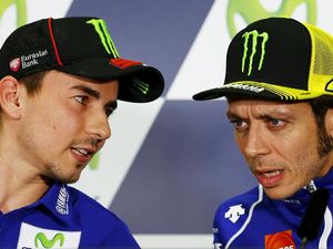 Cerita Yamaha Rekrut Lorenzo Buat Gantikan Rossi yang Mau Pindah ke F1 Cerita Yamaha Rekrut Lorenzo Buat Gantikan Rossi yang Mau Pindah ke F1