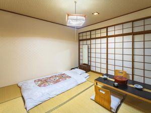 Ternyata Ini Alasan Orang Jepang Suka Tidur di Lantai Beralas Futon Ternyata Ini Alasan Orang Jepang Suka Tidur di Lantai Beralas Futon