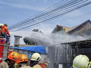 13 Kamar Kontrakan di Bandung Hangus Terbakar