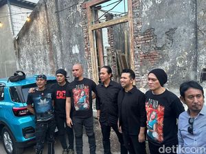 Ahmad Dhani Dukung Khofifah-Emil dengan Bikin Video Klip Bareng Ahmad Dhani Dukung Khofifah-Emil dengan Bikin Video Klip Bareng