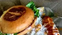 Kocak! 10 Makanan ala Barat yang Diadaptasi dengan Selera Lokal