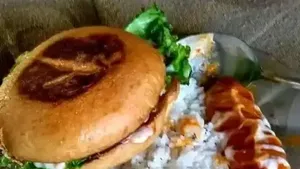 Kocak! 10 Makanan ala Barat yang Diadaptasi dengan Selera Lokal