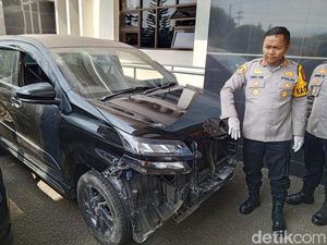 Pelarian Asep Terhenti Usai Mobil Curian Tabrak Tiang Listrik