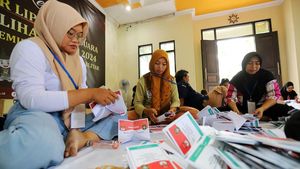 KPU Kota Blitar Mulai Sortir dan Lipat Surat Suara Pilkada 2024