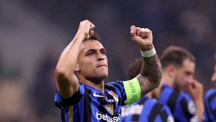 Soccer Football - Champions League - Inter Milan v Crvena Zvezda - San Siro, Milan, Italy - October 1, 2024 Inter Milans Lautaro Martinez celebrates scoring their third goal REUTERS/Claudia Greco