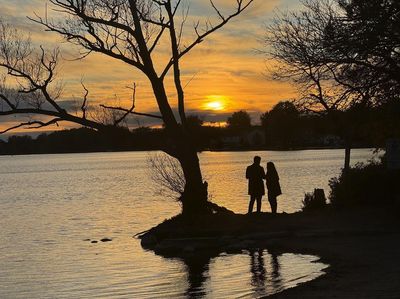 Menikmati Senja di Danau Wilcox Toronto