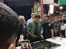 Sandiaga Uno Resmikan Barbershop Tertua Shin Hua Jadi Wisata Kota Lama