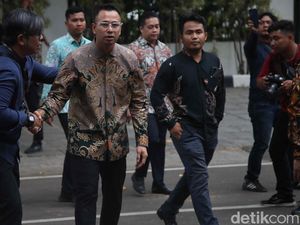 Video: Raffi-Yovie Tak Ada Saat Pemanggilan Menteri-Wamen di Istana Video: Raffi-Yovie Tak Ada Saat Pemanggilan Menteri-Wamen di Istana