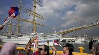 Potret KRI Bima Suci-945 Berlabuh di Filipina